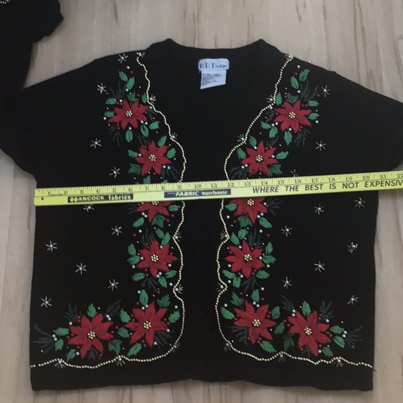 Vintage  Black Embroidered Poinsettia Bead Pearl Winter Party Christmas Sweater - Picture 3 of 11